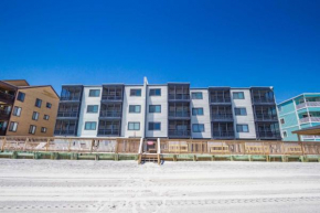 Ocean Breeze Beachfront Condo, Newly Renovated